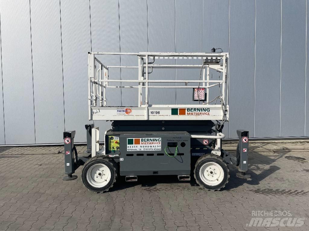 SkyJack SJ 6832 RTE シザースリフト