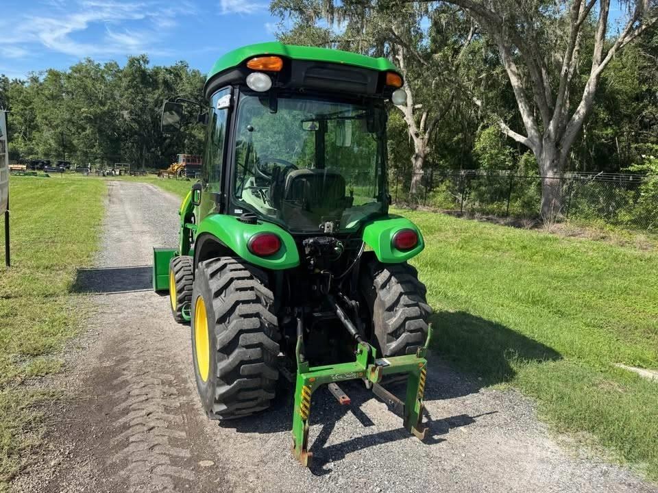John Deere 3520 トラクター