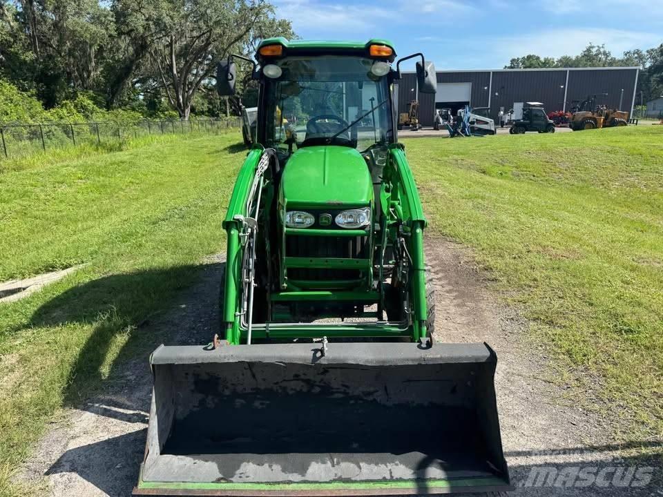 John Deere 3520 トラクター