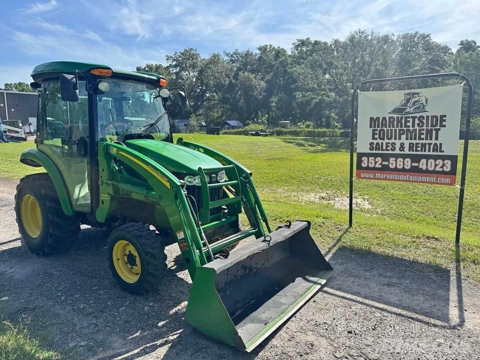 John Deere 3520 トラクター
