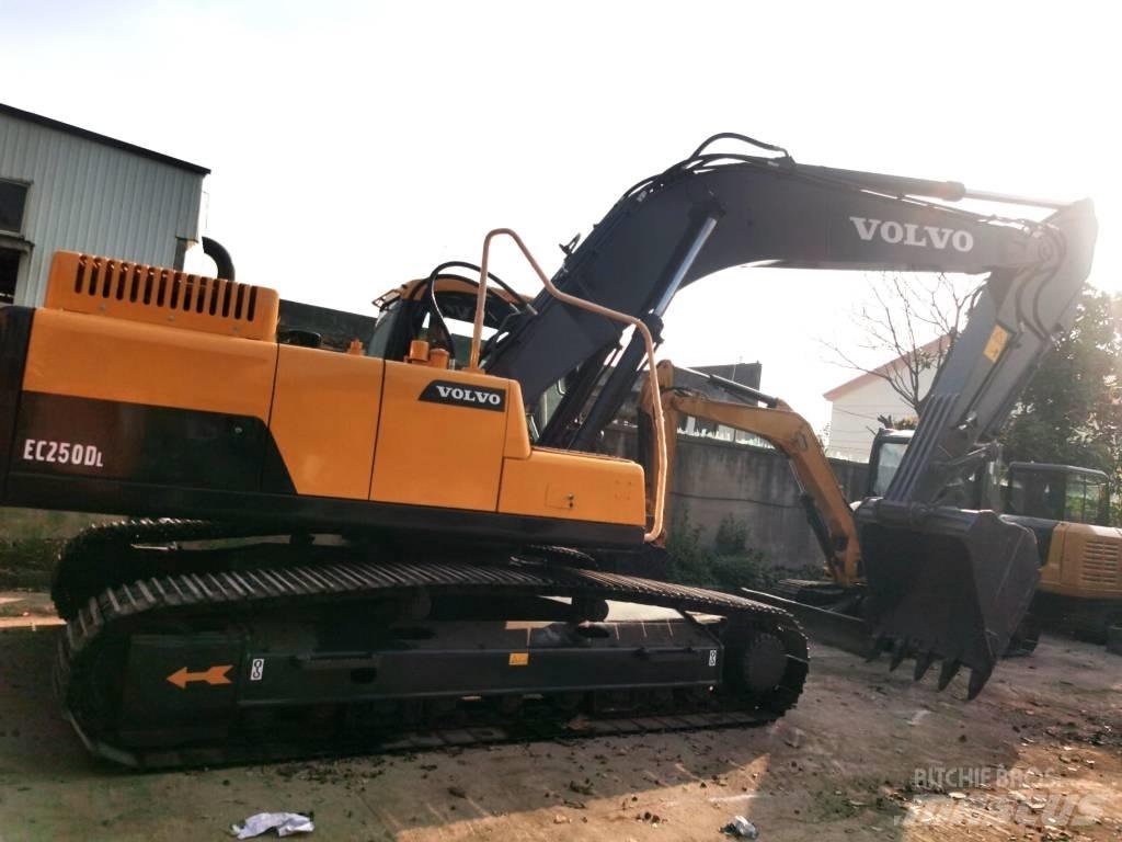 Volvo EC 250 D L 大型油圧ショベル12t以上（パワーショベル・ユンボ）
