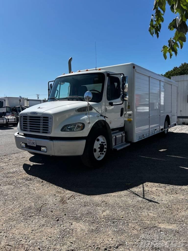 Freightliner M2 飲料運送車両