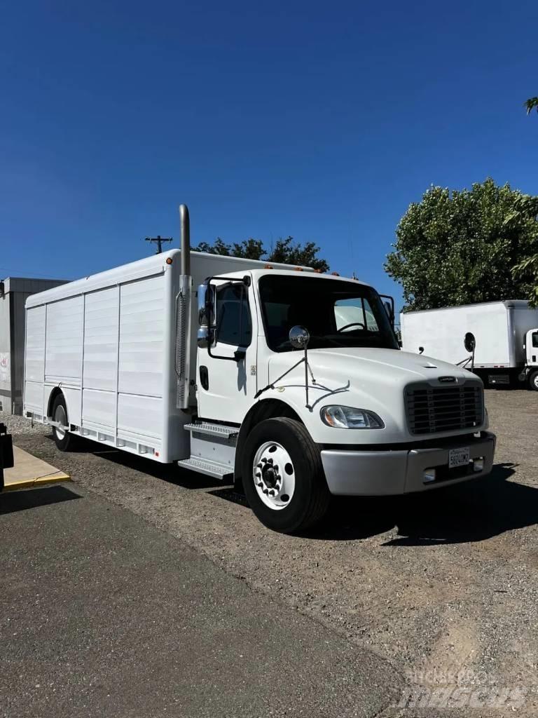 Freightliner M2 飲料運送車両