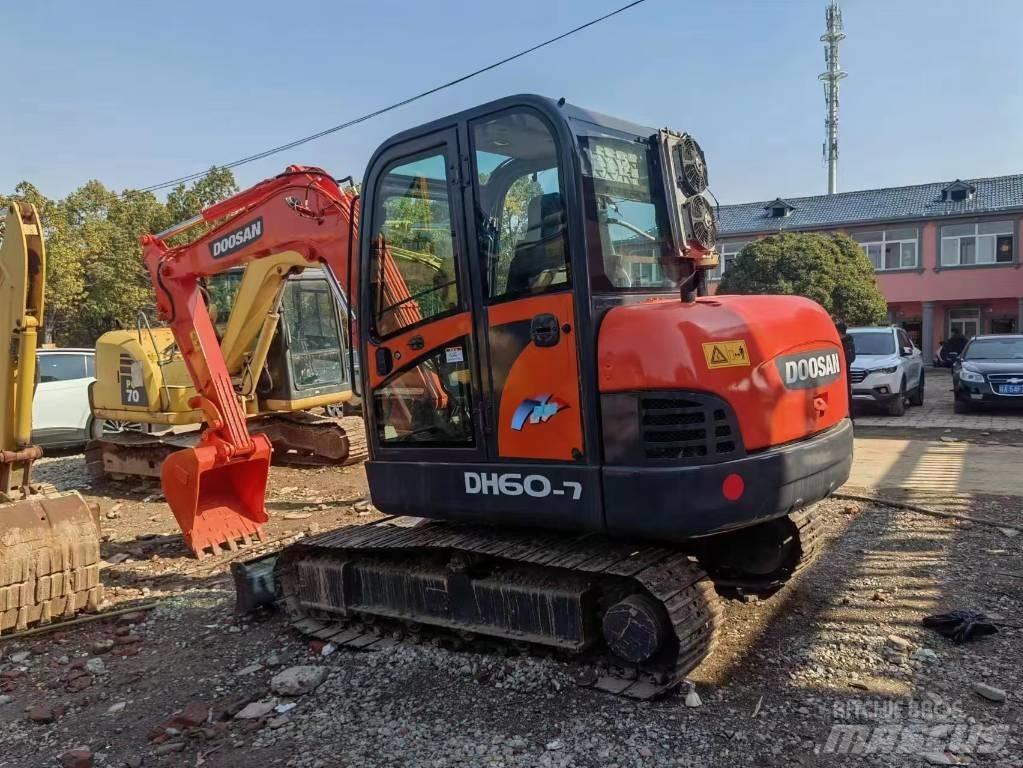 Doosan DH 60-7 ミニ油圧ショベル 7t以下（ミニユンボ・ミニディガー）