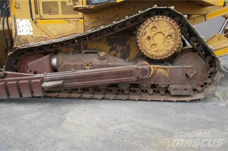 CAT D6R ブルドーザー