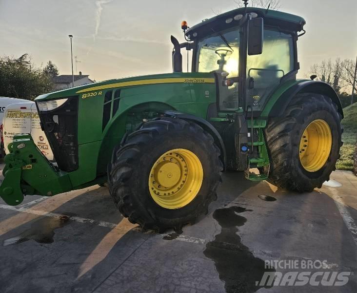 John Deere 8320 R トラクター