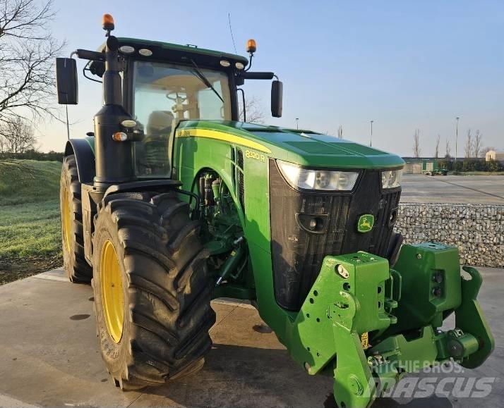 John Deere 8320 R トラクター