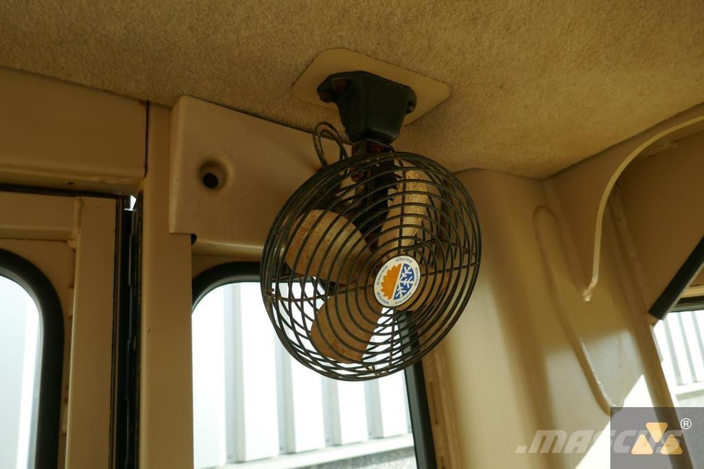 CAT 135H モーターグレーダー