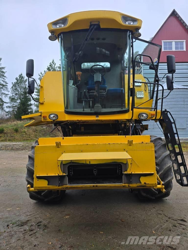 New Holland TC 5050 コンバイン