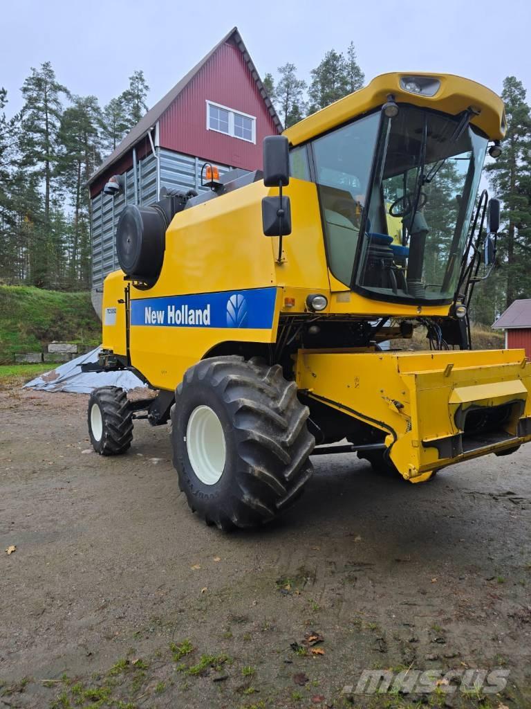 New Holland TC 5050 コンバイン