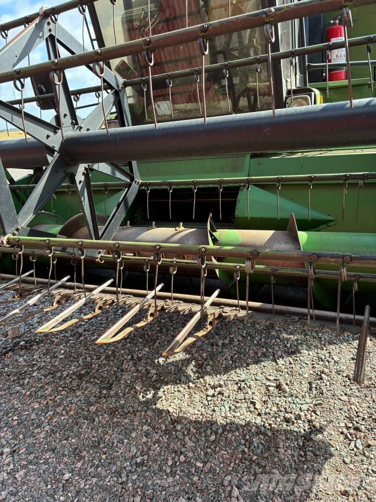 John Deere 1042 コンバイン