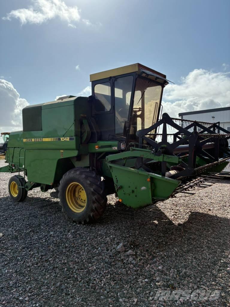 John Deere 1042 コンバイン