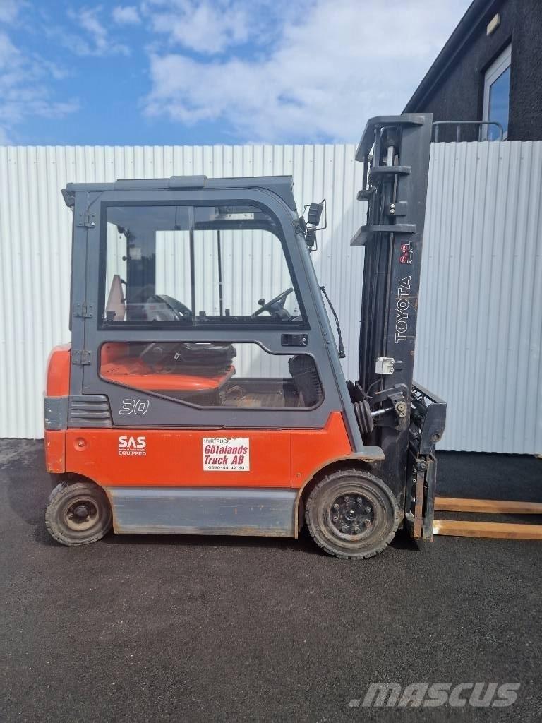 Toyota 7 FBMF 30 バッテリーフォークリフト