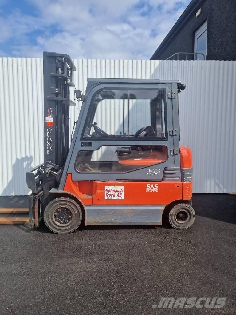 Toyota 7 FBMF 30 バッテリーフォークリフト