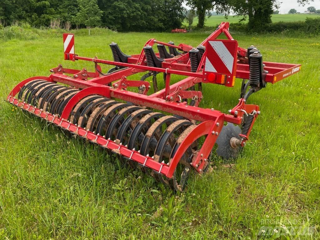 Horsch Terrano 3 FX カルチベーター