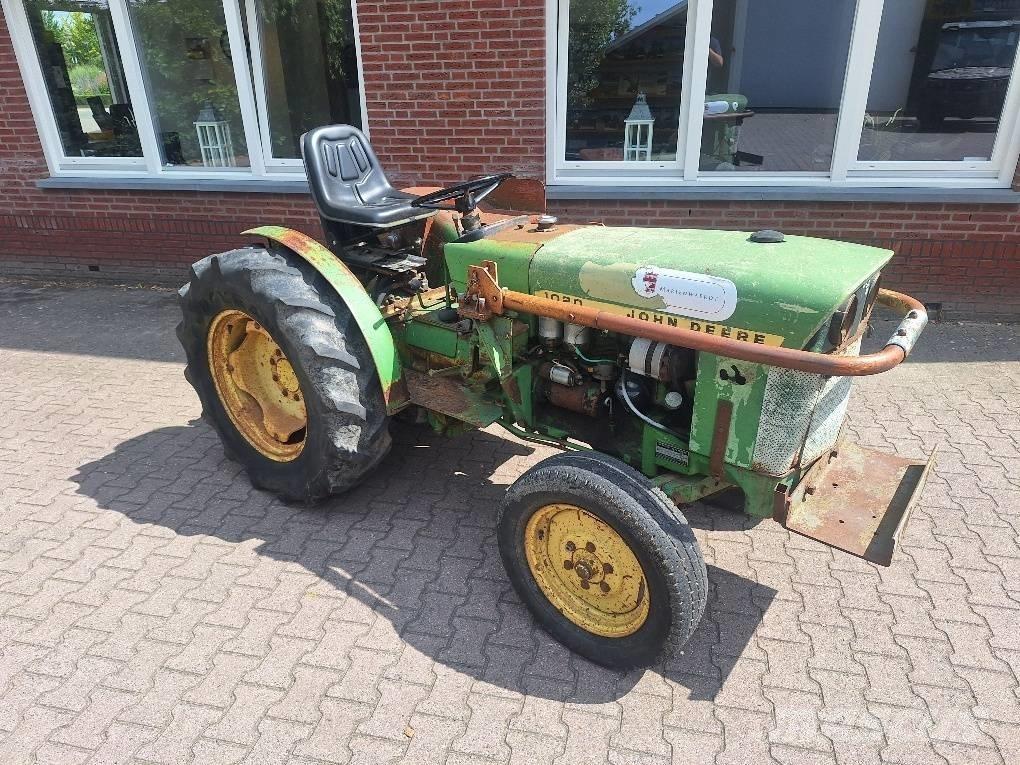 John Deere 1020 トラクター