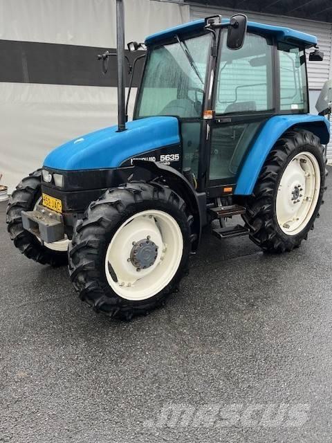New Holland 5635 トラクター