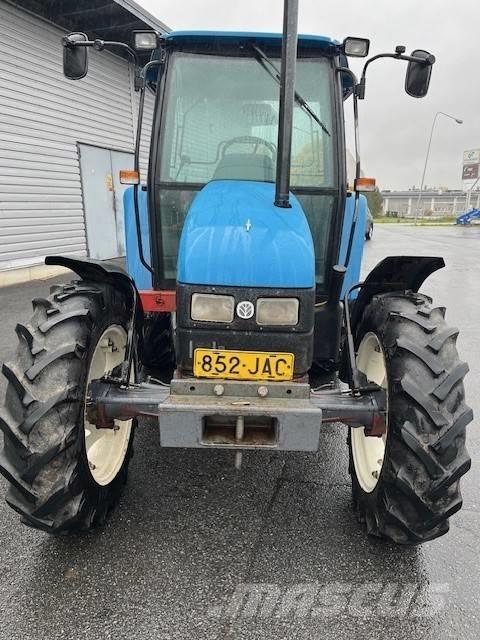 New Holland 5635 トラクター