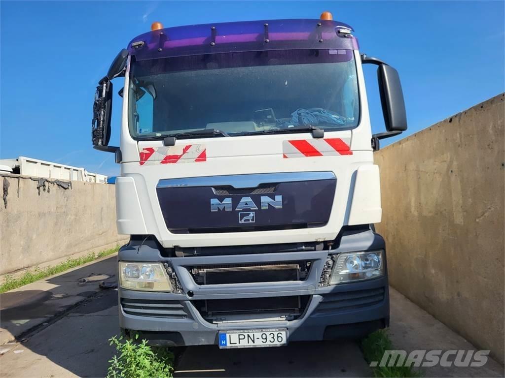 MAN TGS 28.320 6X2 キャブ付きシャーシ