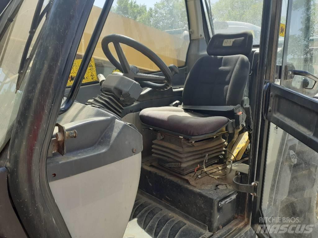CAT TH 337 c 農業用テレハンドラー