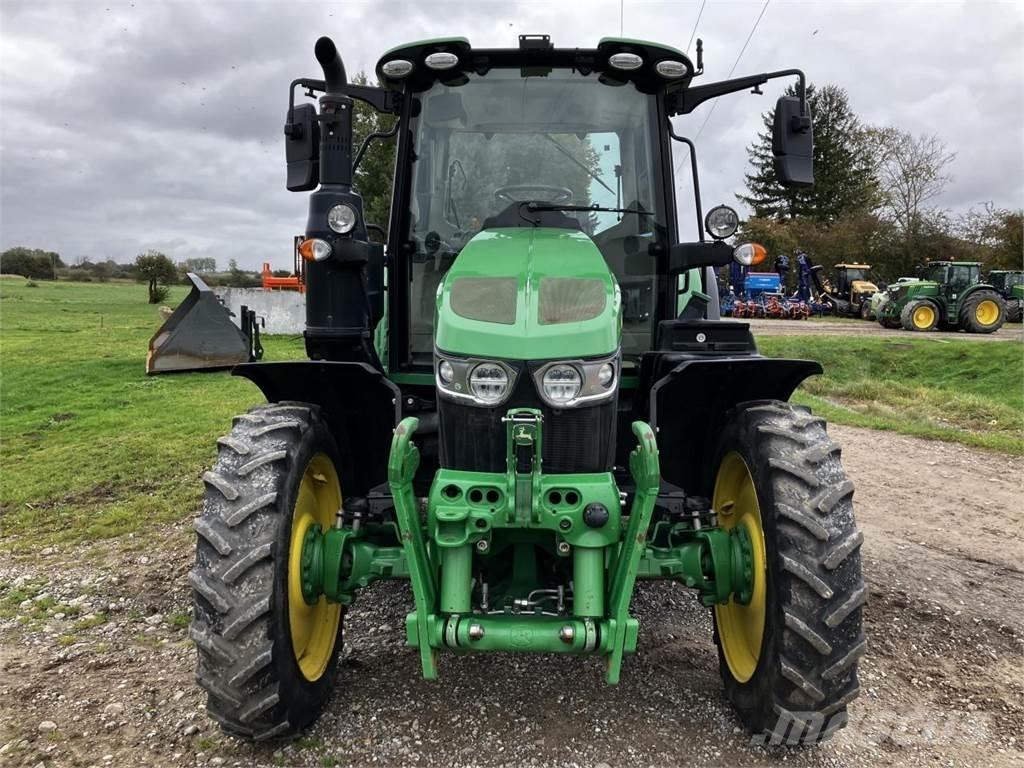 John Deere 6120M トラクター