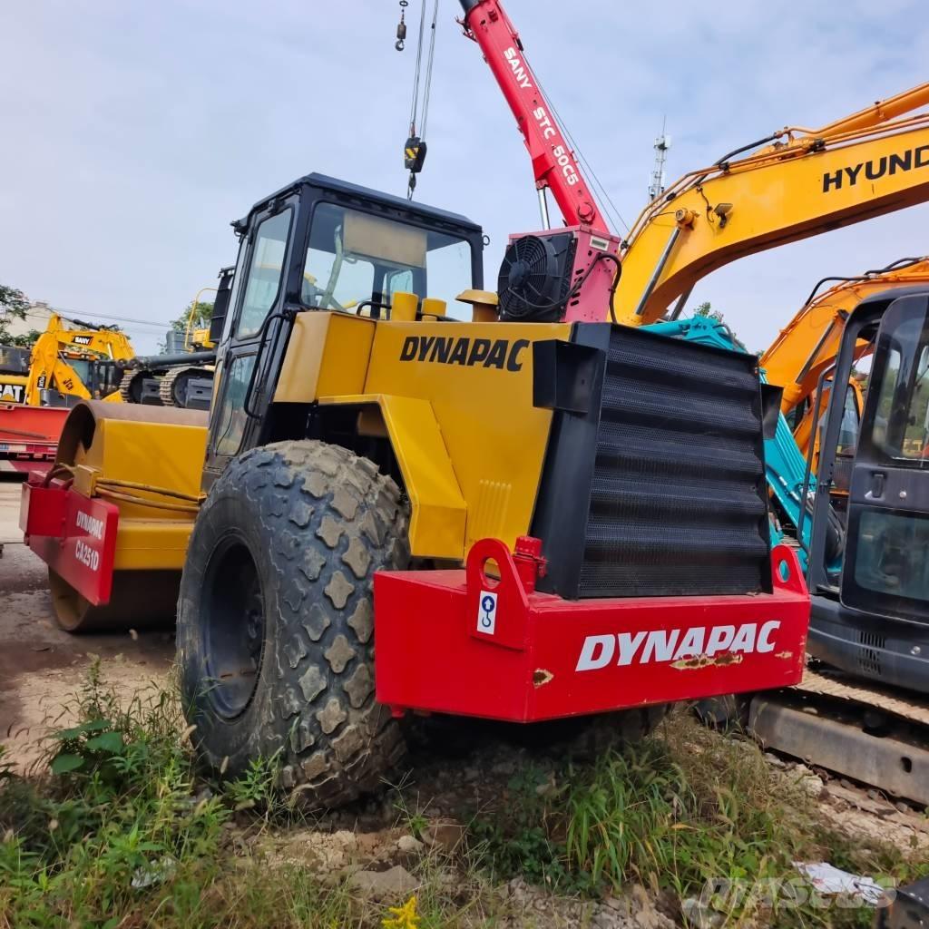 Dynapac CA 251 D 振動ローラ