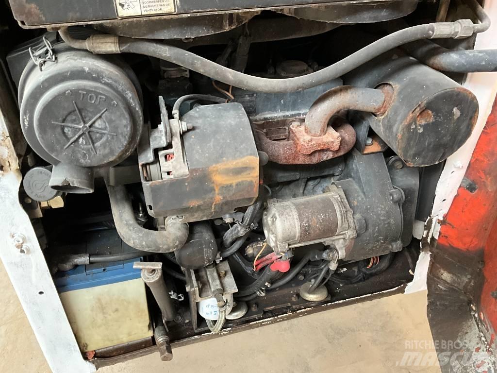 Bobcat S 70 スキッドステアローダー