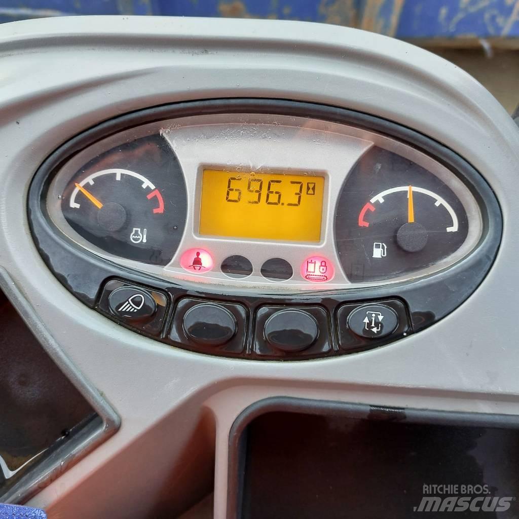 Doosan DX 17 ホイール式油圧ショベル（パワーショベル・ユンボ・バックホー）