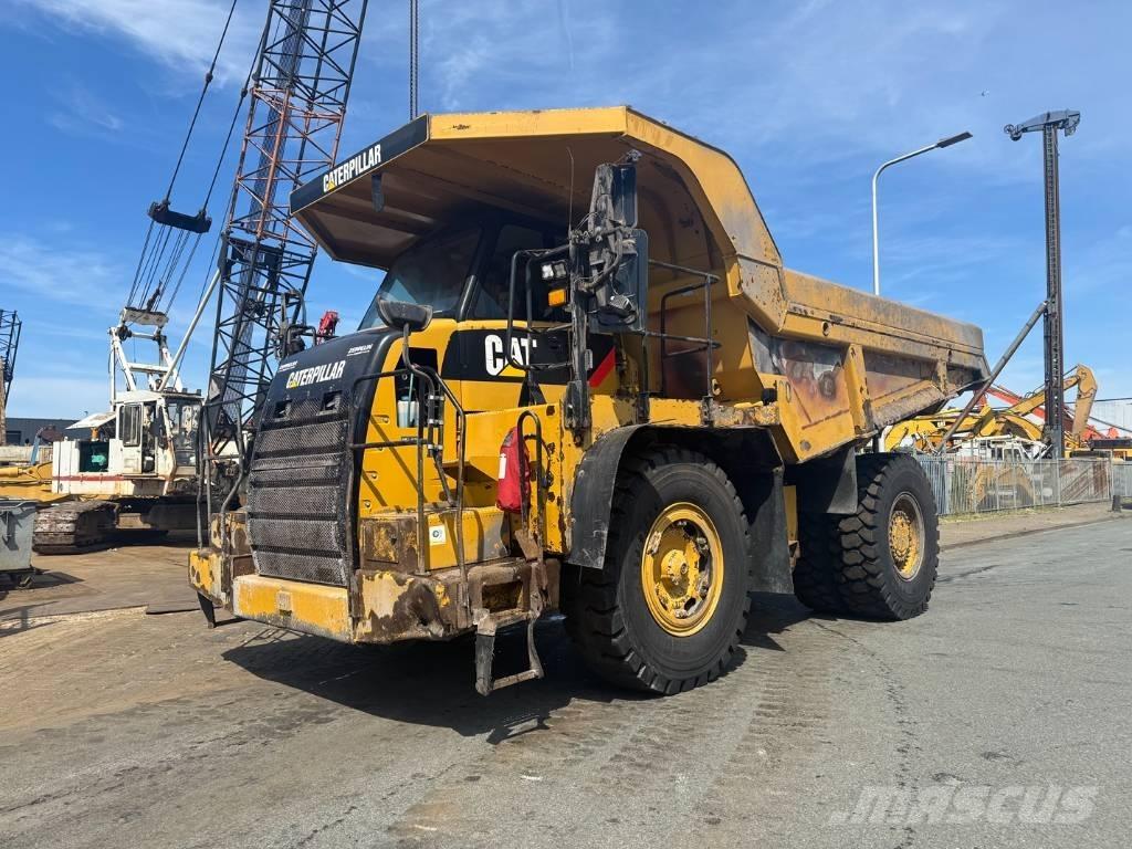CAT 770 リジットフレーム式ダンプトラック