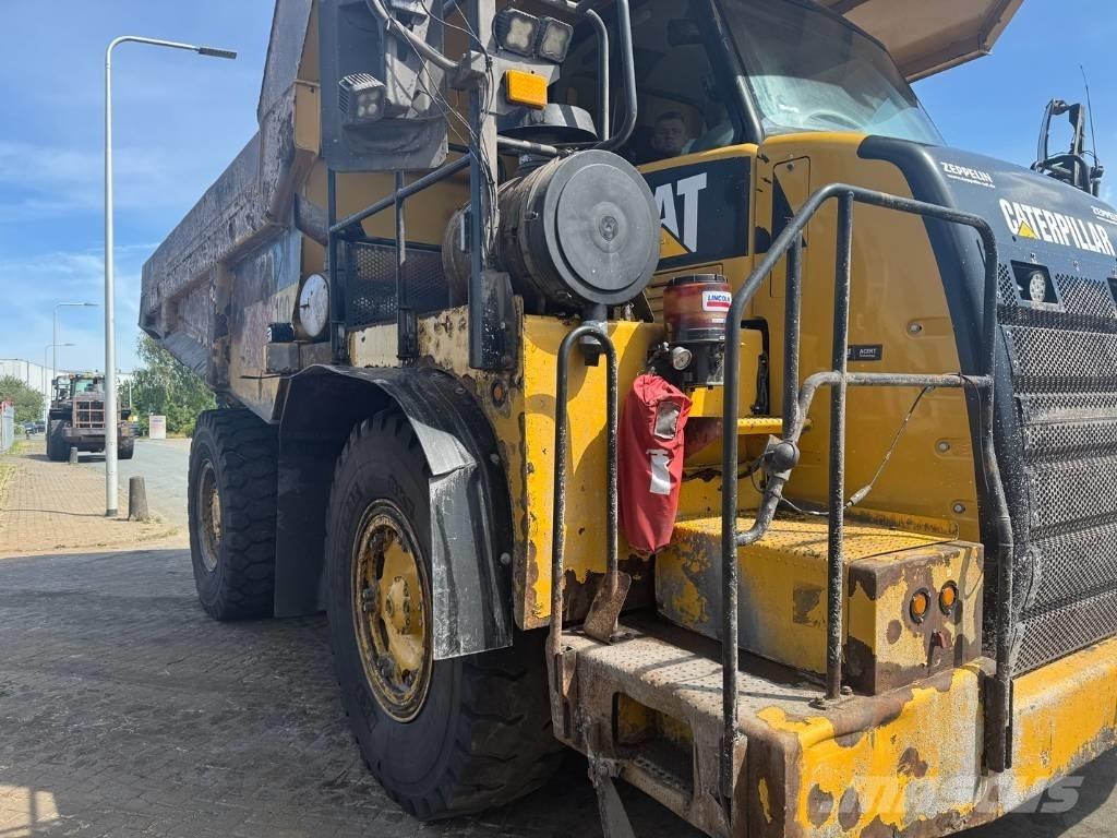 CAT 770 リジットフレーム式ダンプトラック