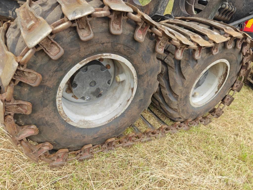 Komatsu 855 フォワーダー