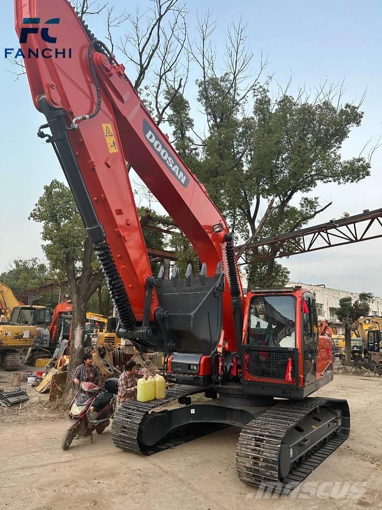 Doosan DX 225 LC 大型油圧ショベル12t以上（パワーショベル・ユンボ）