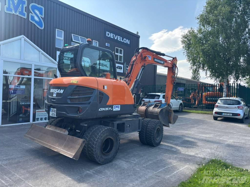 Doosan DX 57 W-5 ホイール式油圧ショベル（パワーショベル・ユンボ・バックホー）