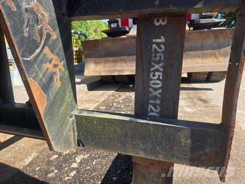 Hitachi Zaxis 140 W ホイール式油圧ショベル（パワーショベル・ユンボ・バックホー）