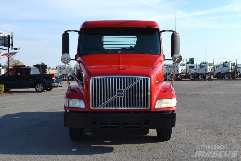 Volvo VNM 42 T200 中古トラクターヘッド | トレーラーヘッド