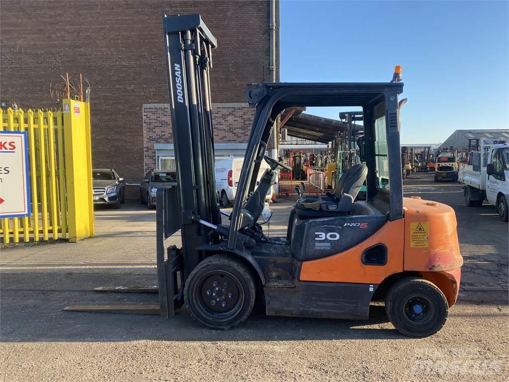 Doosan D30S-5 ディーゼル・軽油