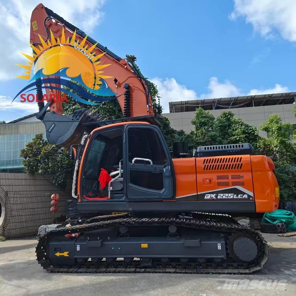 Doosan DX 225 LCA 大型油圧ショベル12t以上（パワーショベル・ユンボ）