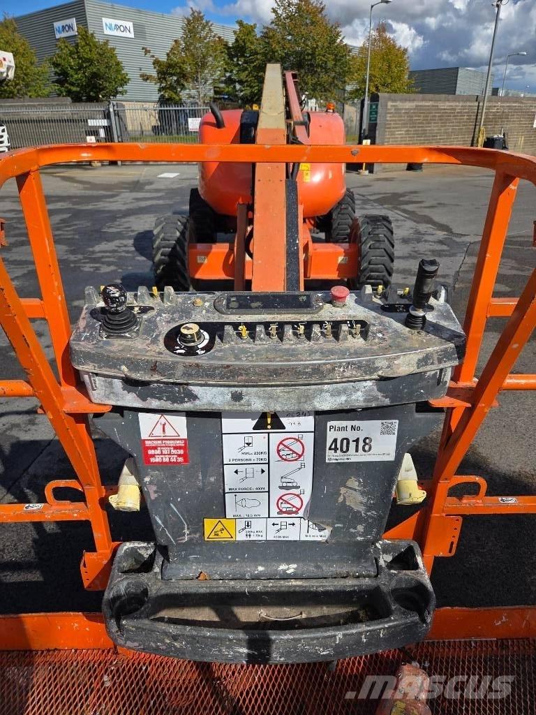 JLG 600 AJ ブームリフト　屈伸型