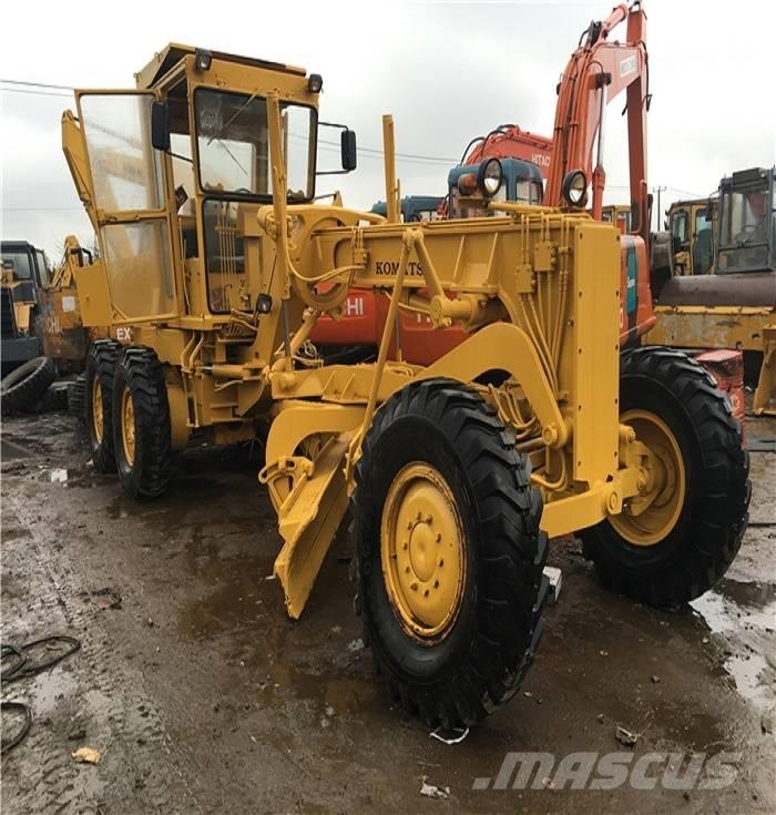 Komatsu GD 661 モーターグレーダー