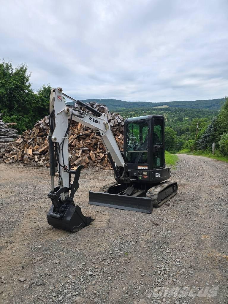 Bobcat E 35 ミニ油圧ショベル 7t以下（ミニユンボ・ミニディガー）
