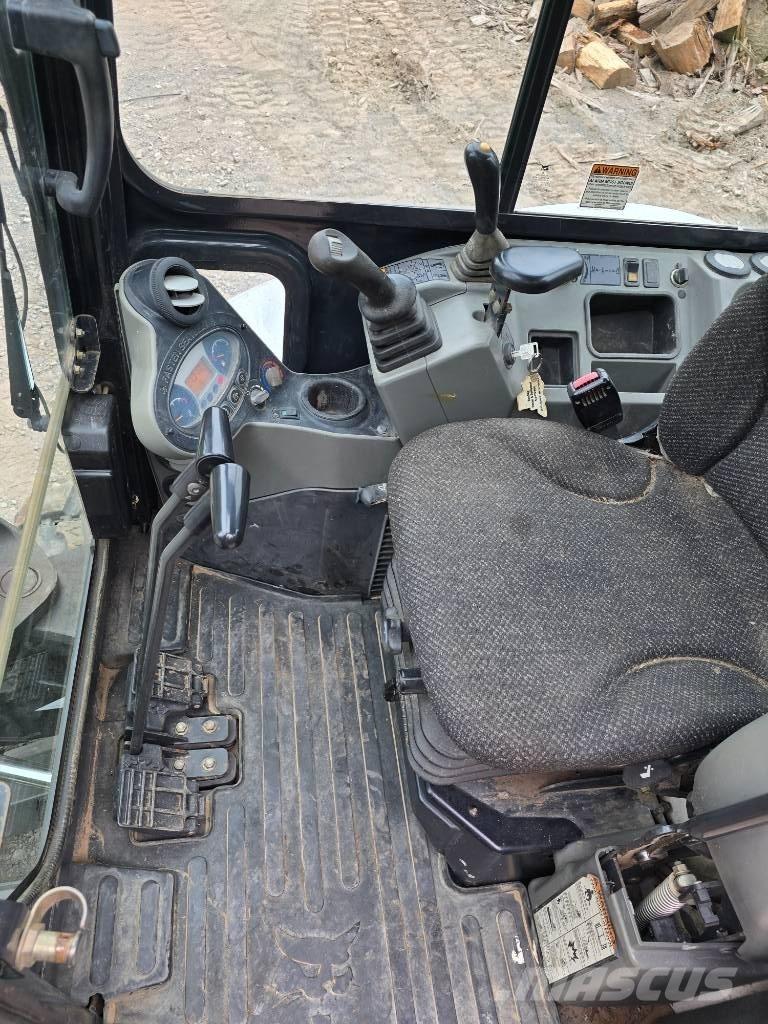 Bobcat E 35 ミニ油圧ショベル 7t以下（ミニユンボ・ミニディガー）