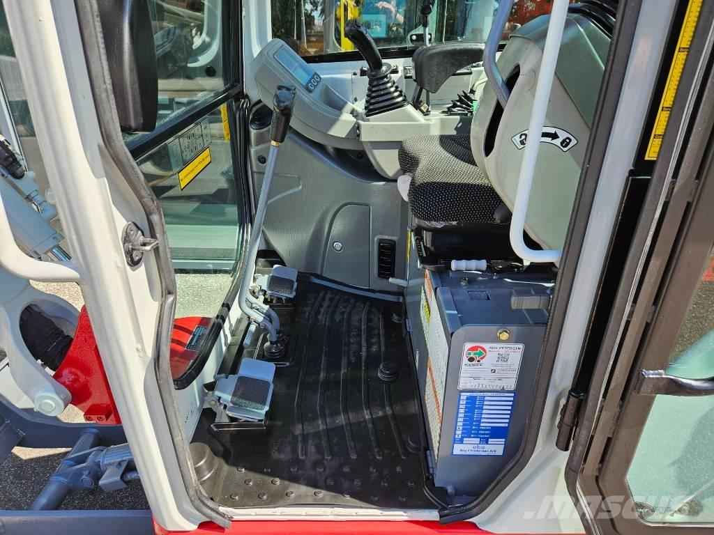 Takeuchi TB 216 ミニ油圧ショベル 7t以下（ミニユンボ・ミニディガー）