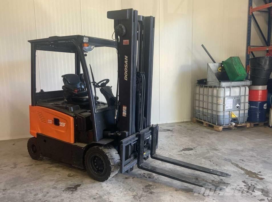 Doosan B 25 X-7 バッテリーフォークリフト