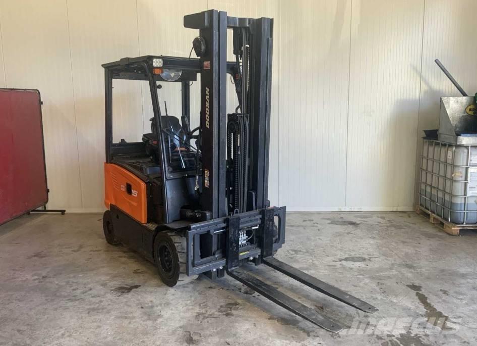 Doosan B 25 X-7 バッテリーフォークリフト