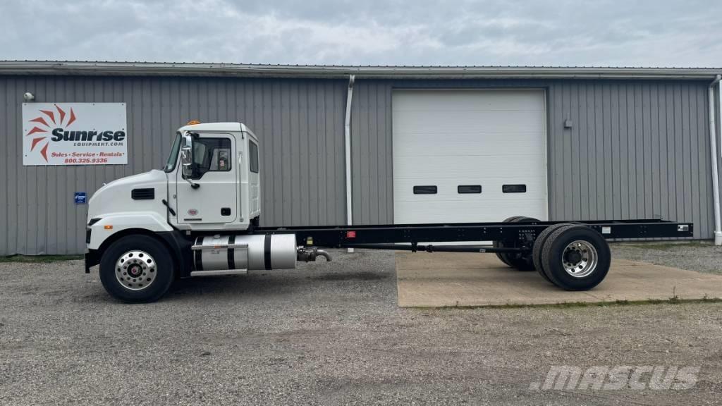  2025 Mack MD 6 キャブ付きシャーシ