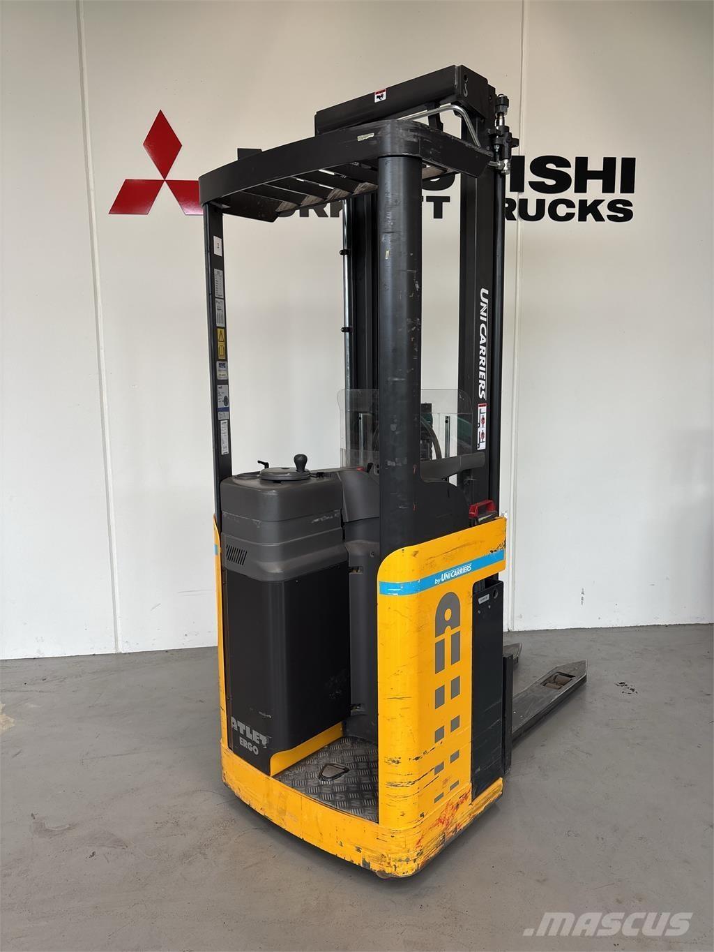 Atlet A160 自走式スタッカー