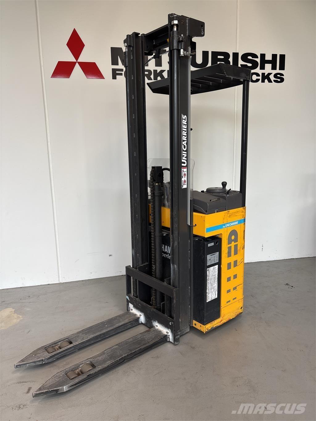 Atlet A160 自走式スタッカー