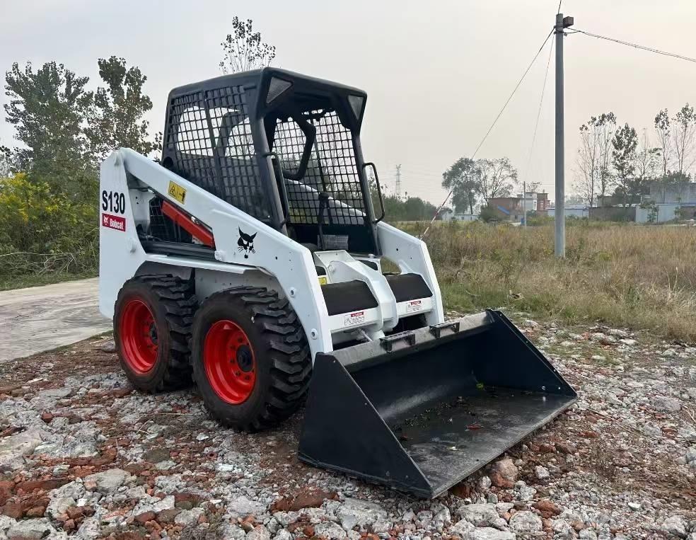 Bobcat S 130 スキッドステアローダー