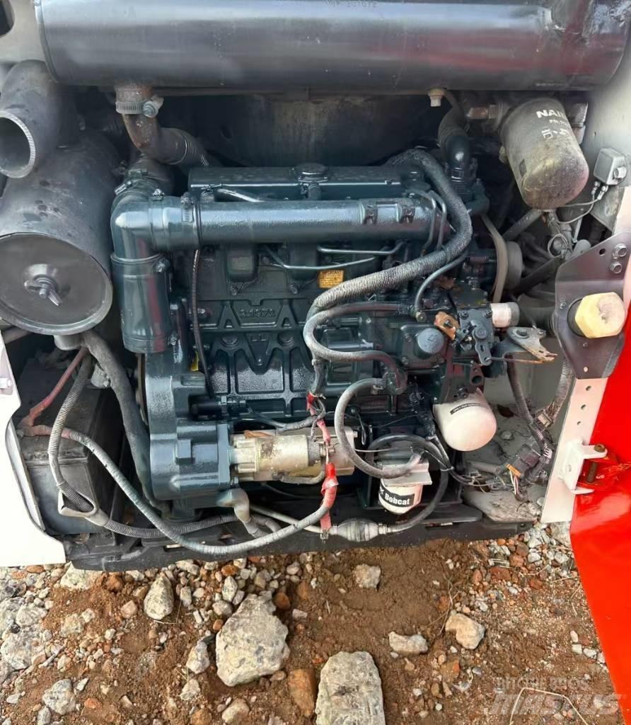 Bobcat S 130 スキッドステアローダー