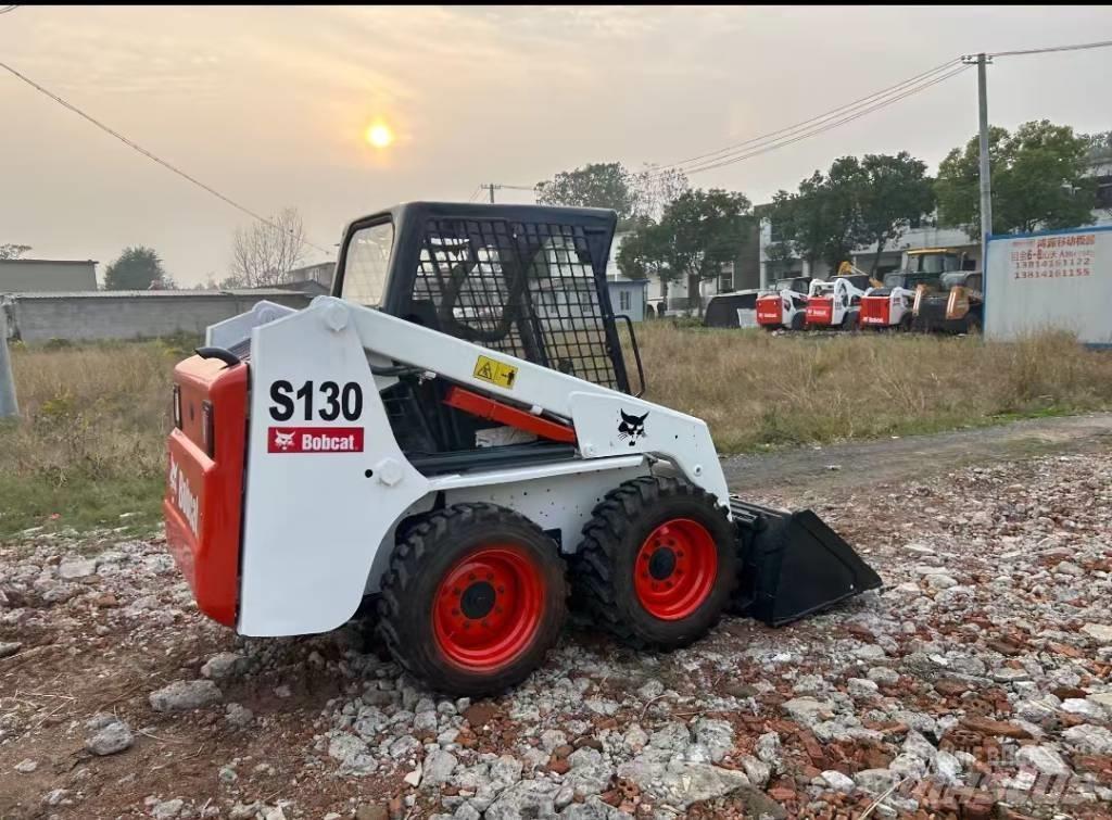 Bobcat S 130 スキッドステアローダー
